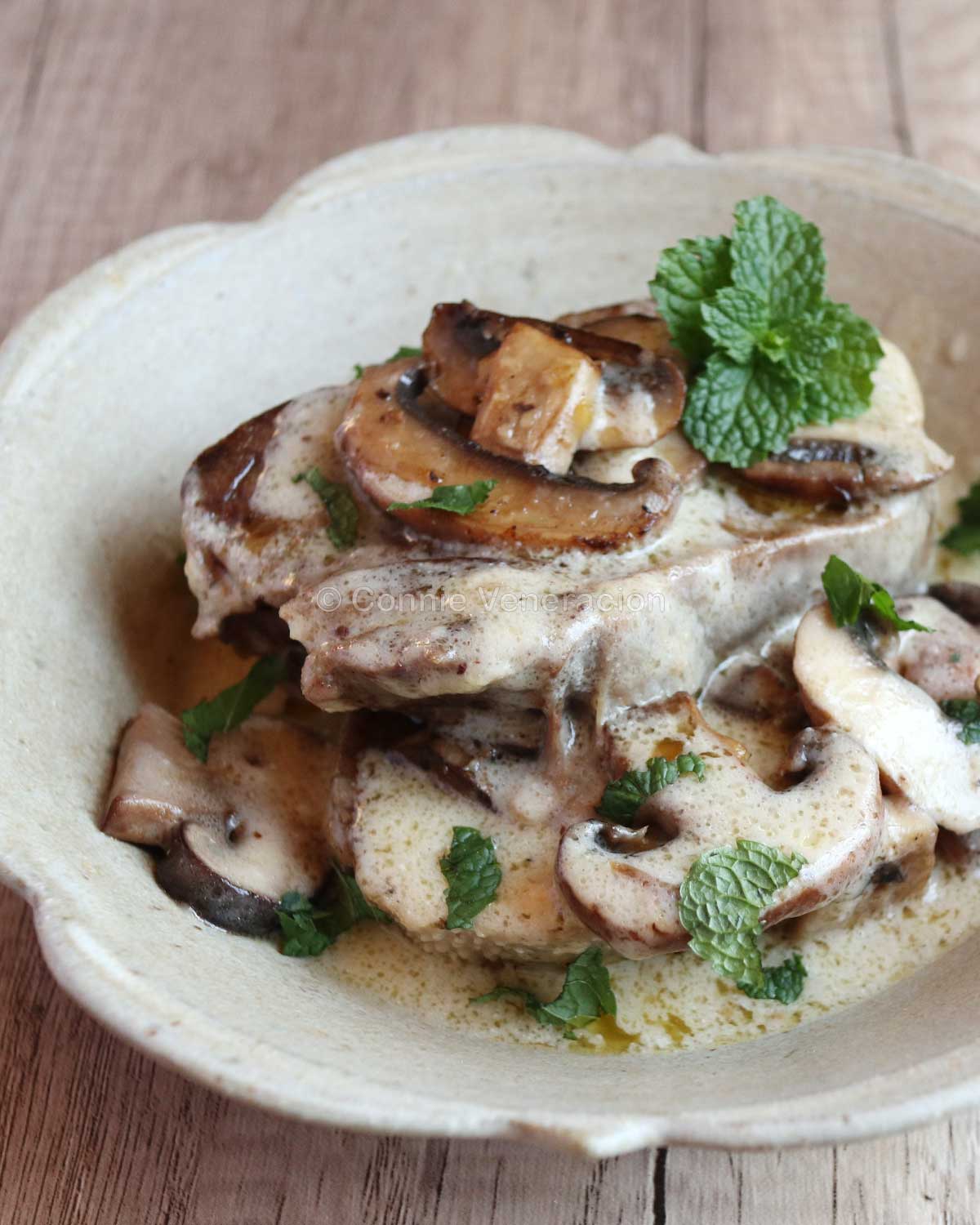 Beef tongue (lengua) and mushrooms in Béchamel sauce