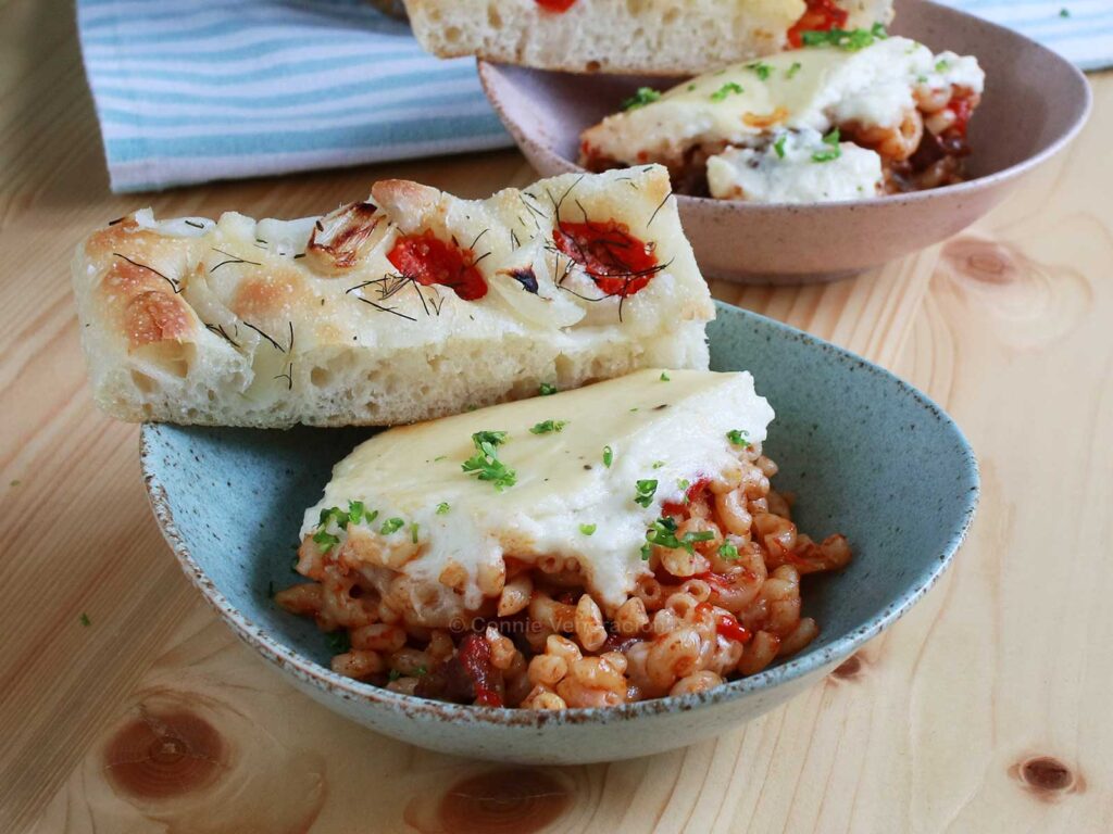 Baked macaroni with Mornay sauce
