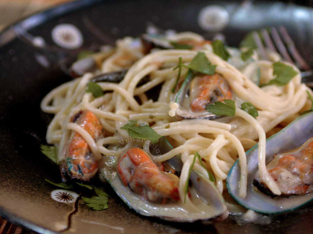 2-cheese spaghetti and fresh mussels in white wine sauce
