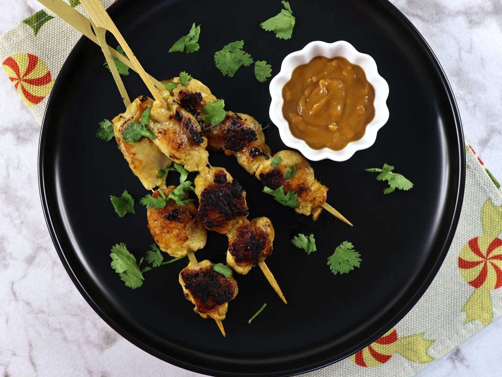 Chicken sate / satay with peanut sauce
