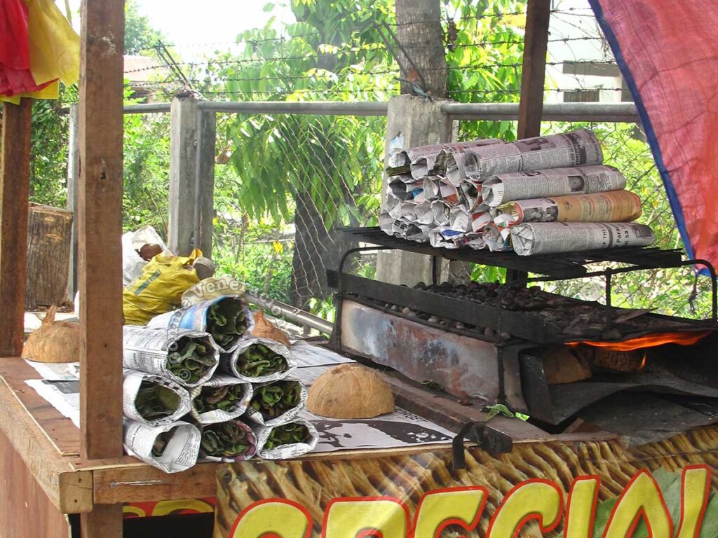 Tupig, grilled suman (Filipino sticky rice cakes)