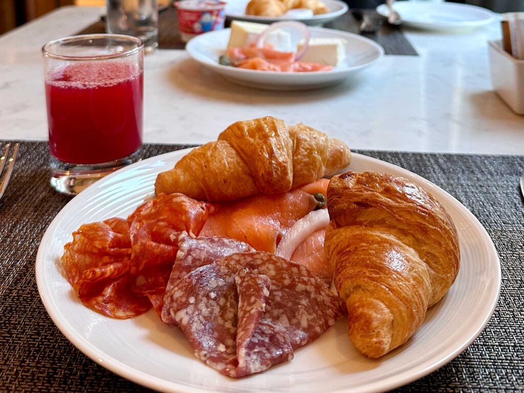 Bangkok hotel breakfast